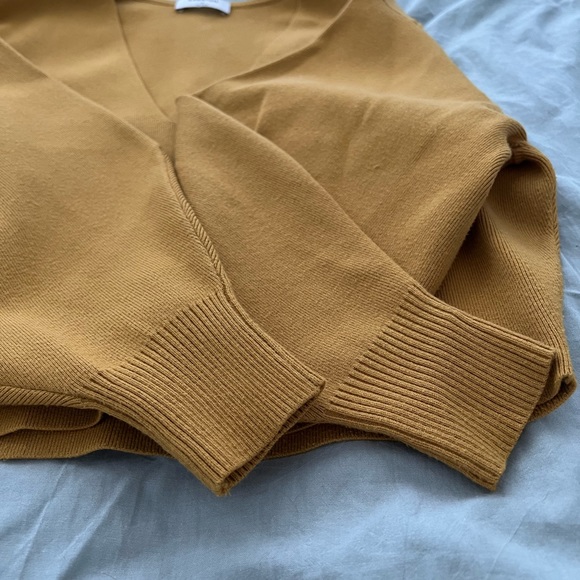 Aritzia Babaton Balloon sleeve mustard sweater S - Picture 6 of 9